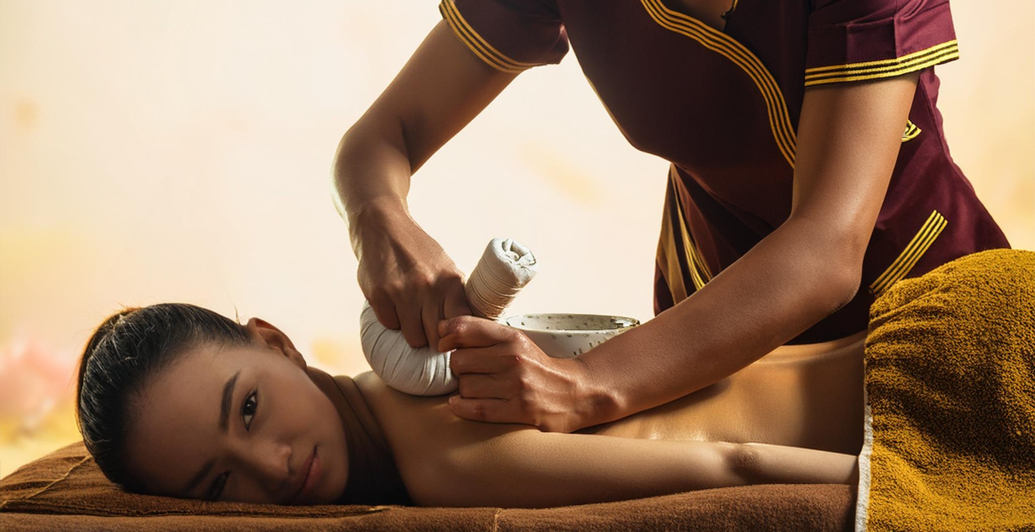 Kräuterstempel Massage